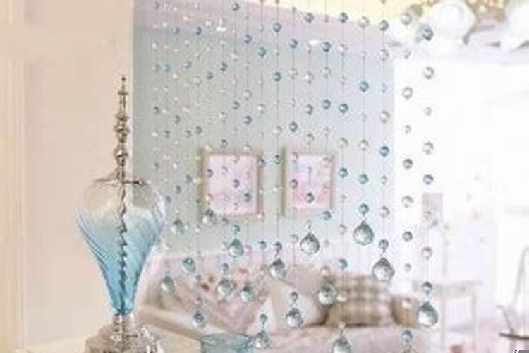 玄关挂水晶帘好还是隔断好