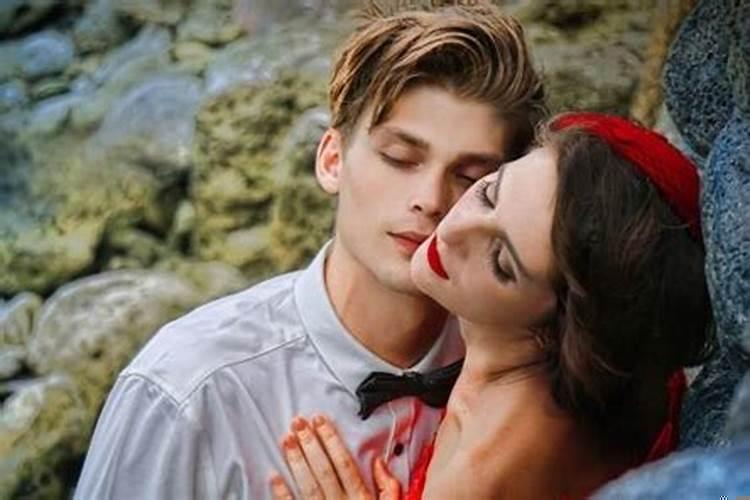 属蛇男生喜欢什么女人