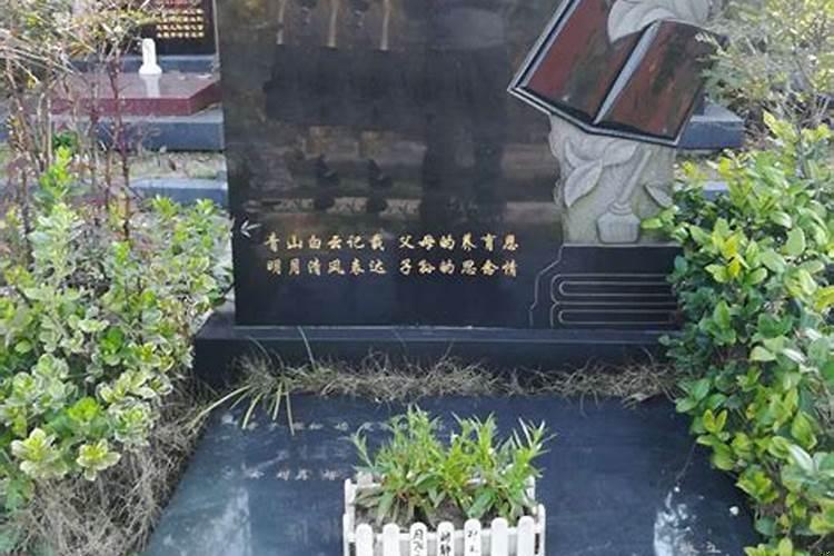 人死后什么时候立墓碑