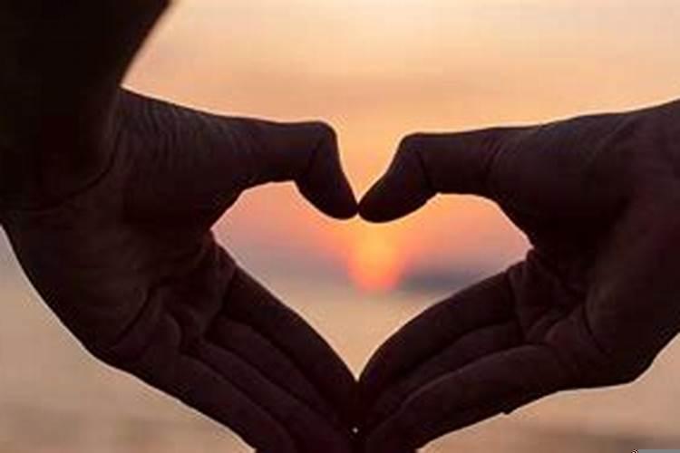 属蛇男喜欢女人的表现