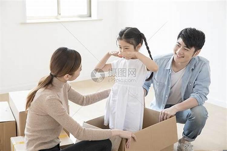 梦见去了坟地看到了死去的亲人