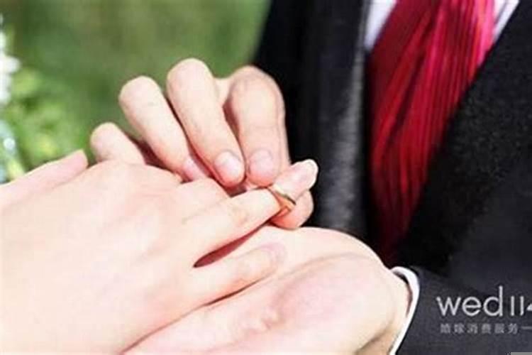 结婚日子根据什么挑