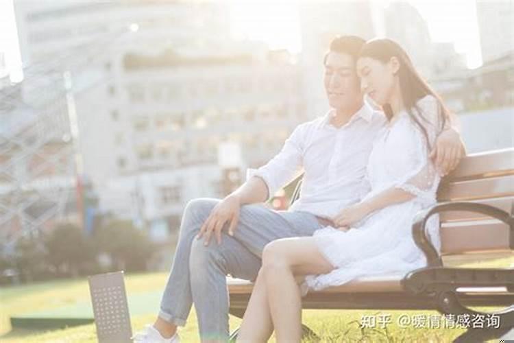 沾花惹草的女人日常三个举动