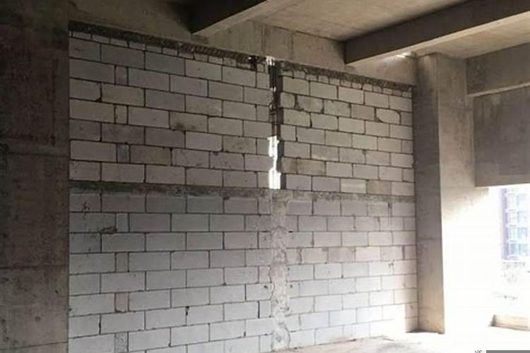 砌块墙构造柱与圈梁在构造上有何要求