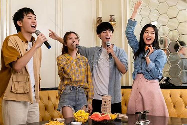 梦见高中同学聚会唱歌