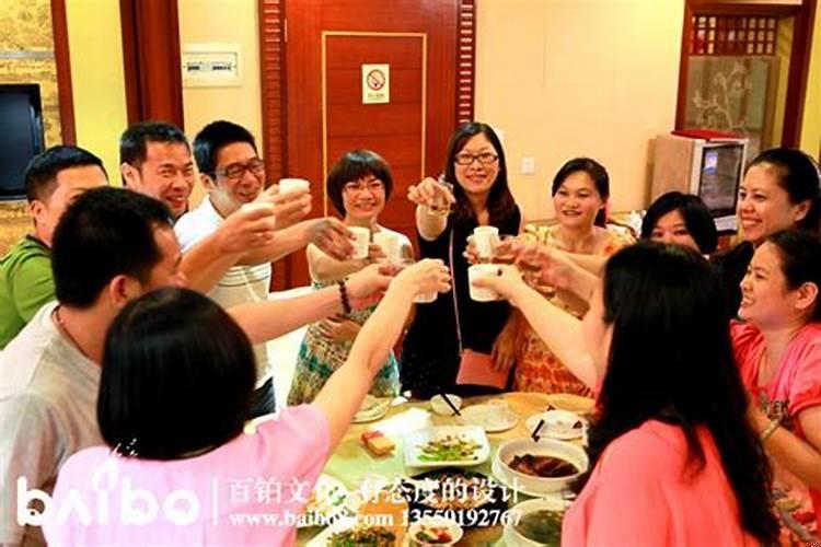 梦见高中同学聚会唱歌