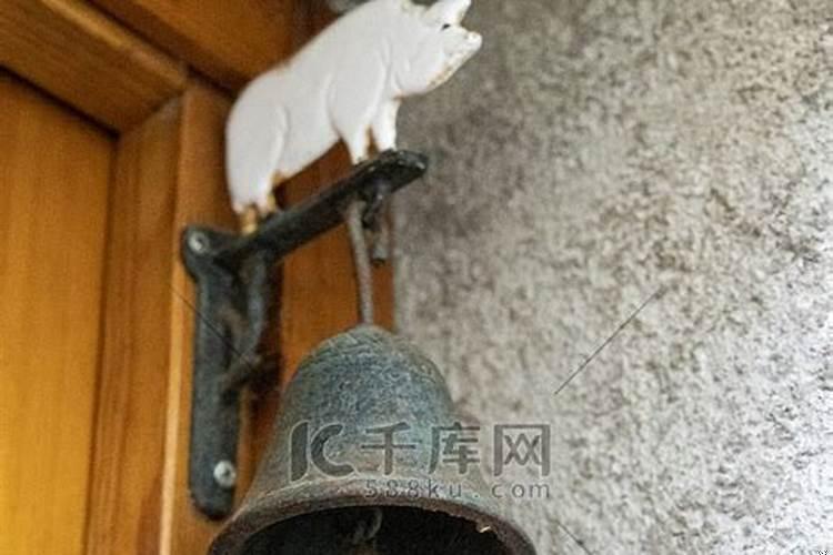门上挂铃铛好不好呀