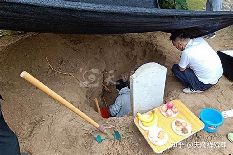 坟埋在别人地里该不该给钱