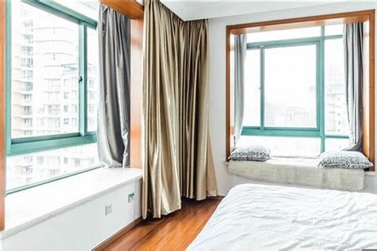 客厅窗户向东好吗