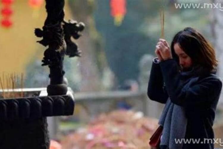 梦见给死人上香磕头是什么意思