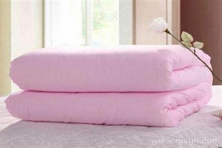 梦见做红色的被子