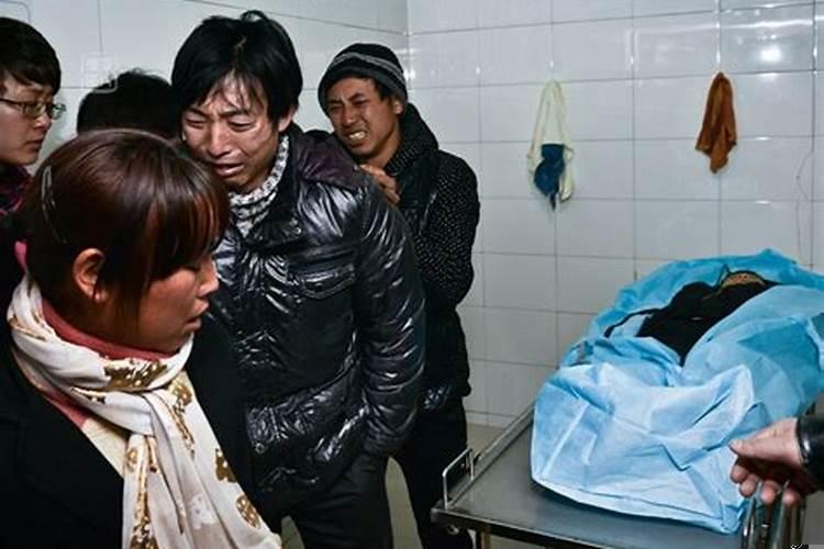 梦见吃死人饼干是什么意思