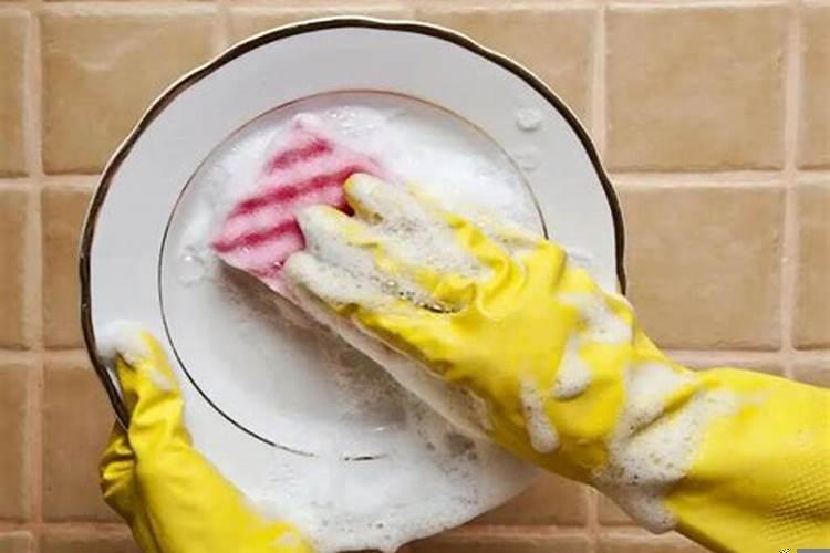 做梦梦见自己一直刷盘子