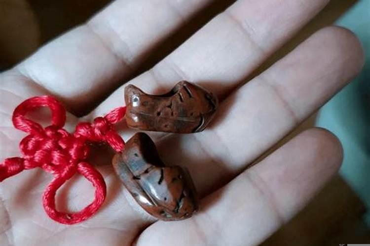 佩戴辟邪的东西