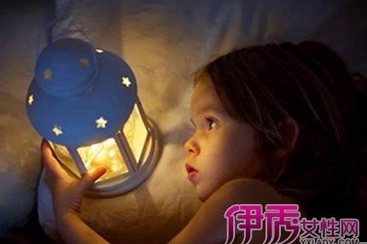 梦见已死的亲人又活了还跟着自己走