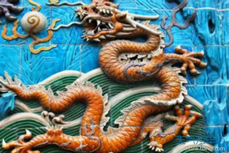 女人梦见龙飞到我身边