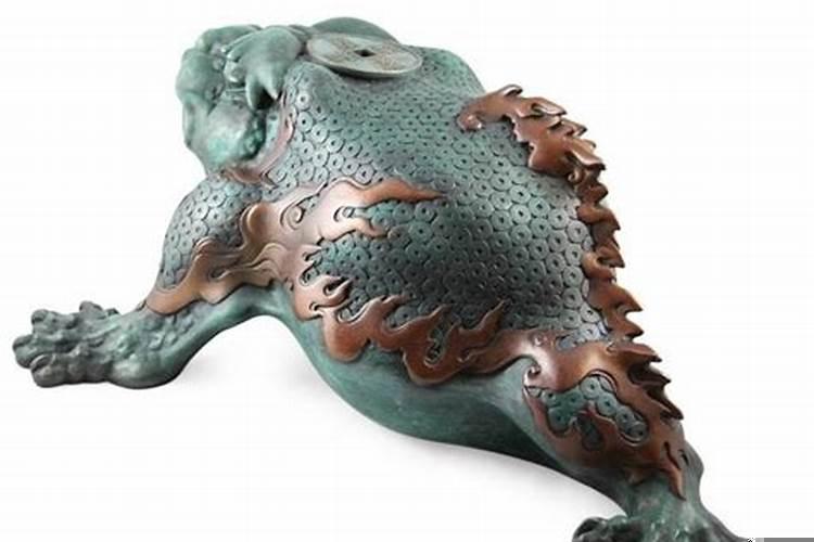 三条腿的金蟾有几种形状