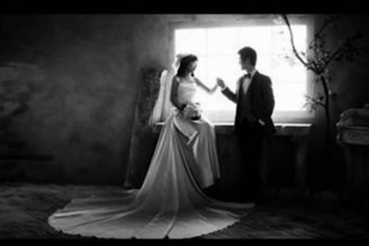 结婚的人梦见自己单身