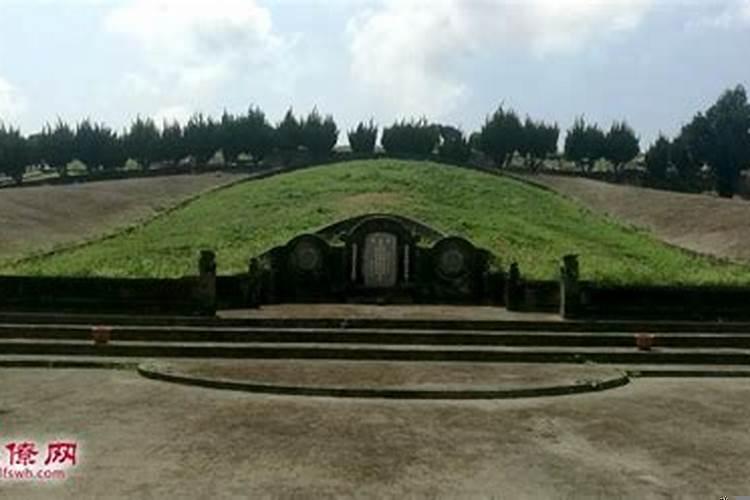 梦见祖先的墓地