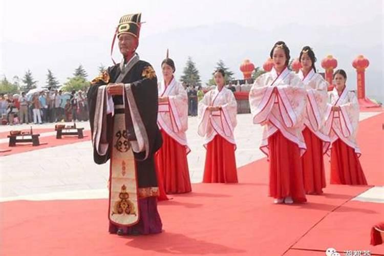 天成佳偶的意思