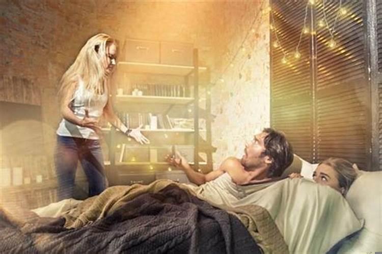 梦到陌生的男人搂着我睡觉什么意思