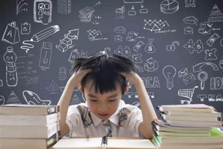 孩子三年级后成绩越来越下滑，小孩成绩下降了怎么办