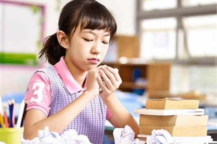 孩子三年级后成绩越来越下滑，小孩成绩下降了怎么办