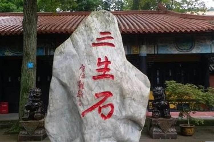 梦见手指受伤流血裂开了（梦见手被划伤流血了什么意思周公解梦）