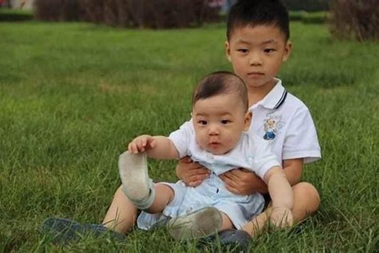 梦见儿子有两个女朋友是什么意思呀?梦见儿子有女朋友了是什么意思呢