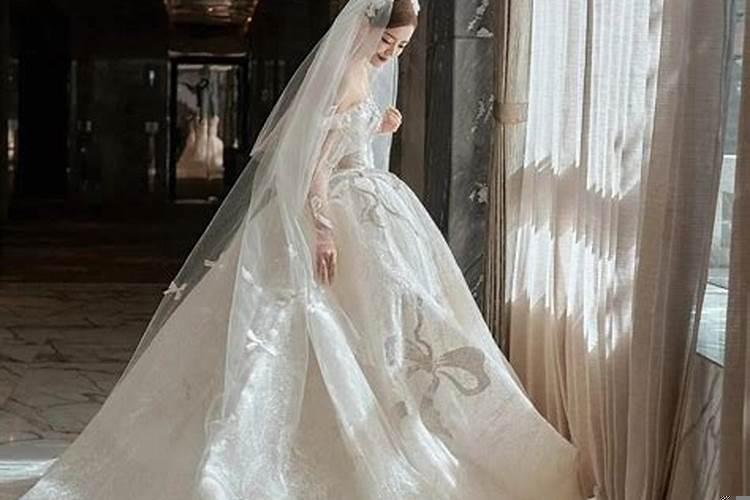 办婚礼可以两边穿婚纱么？拍婚纱照要选日子吗