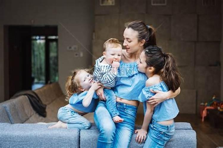 梦见儿子有两个女朋友是什么意思呀?梦见儿子有女朋友了是什么意思呢