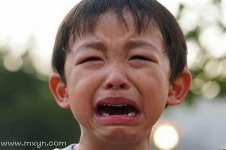 梦见孩子哭着喊爸爸(梦见爸爸哭了预兆什么)