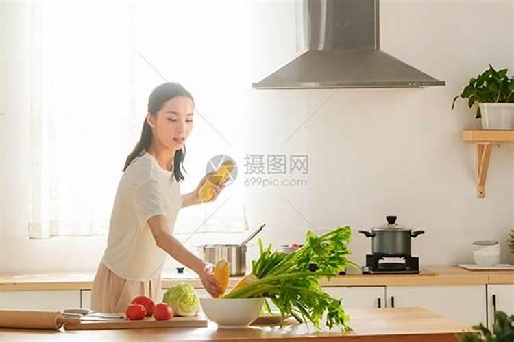女人梦见做饭是什么预兆？梦见别人做菜什么意思
