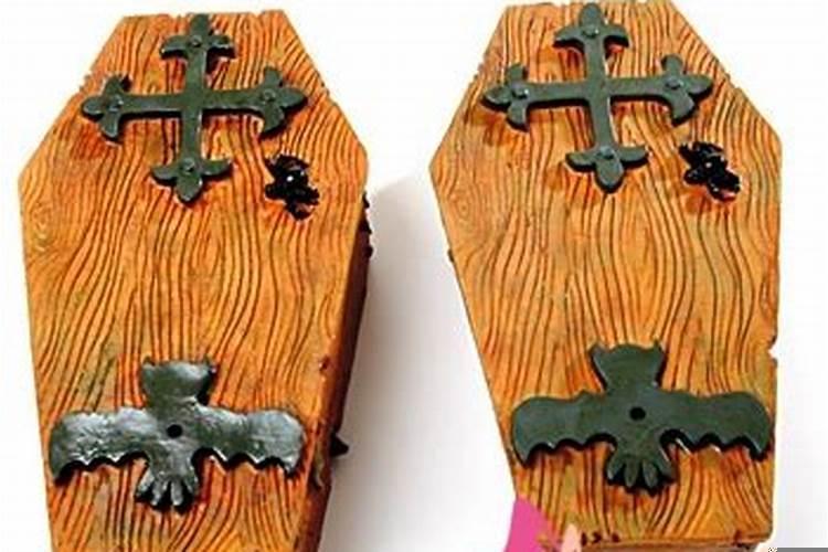 梦到四个死人四口棺材 梦见和死人躺在棺材里是什么意思