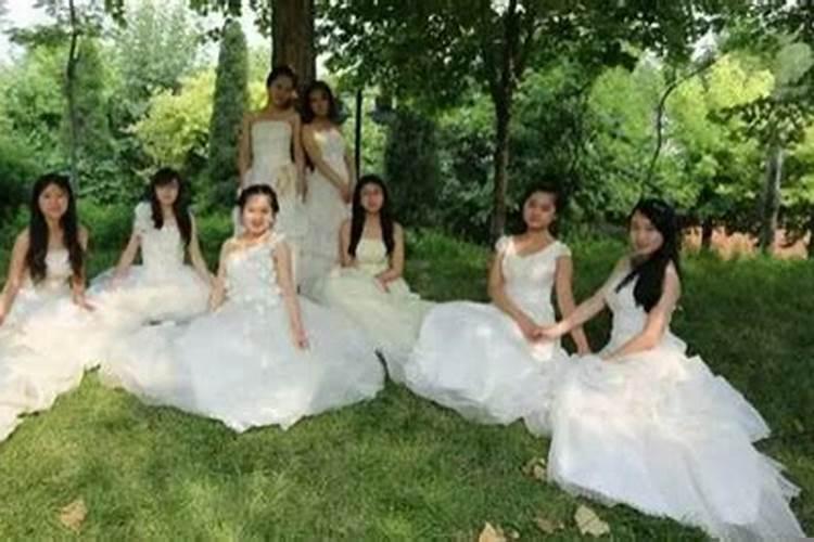 西方人为什么穿白色婚纱？要么穿上婚纱