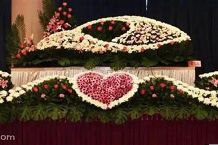 梦见参加葬礼是什么征兆？梦见参加葬礼还吃饭了