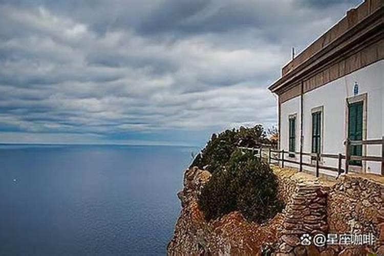 摩羯男忘记一个人的表现（最让摩羯男放不下的星座女）