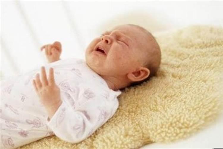 小孩从睡梦中哭醒(梦见儿子大哭是什么预兆)