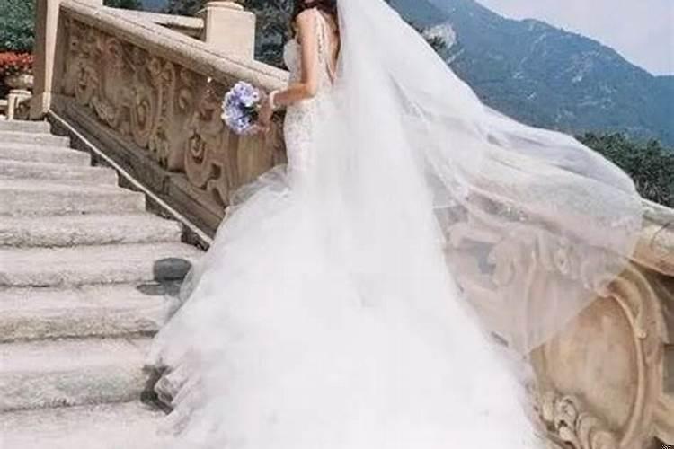 夫妻生气吵架（结婚闹着玩怎么闹下去）