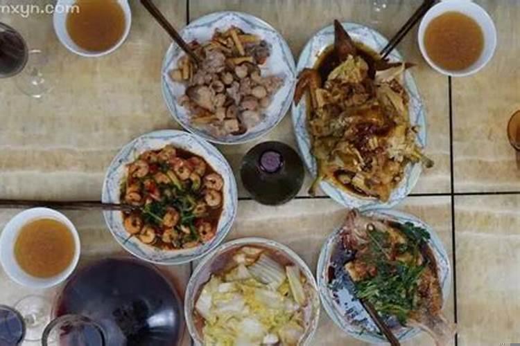 梦见和亲戚一起吃饭有什么征兆吗？梦到跟老人一起吃饭