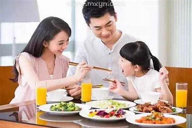 为什么解梦的是周公？梦见小孩吃饭被卡被医生切开肚子