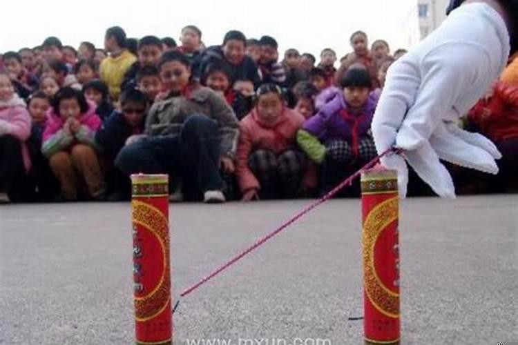 梦见放烟花爆竹好不好?梦到到处都在放鞭炮