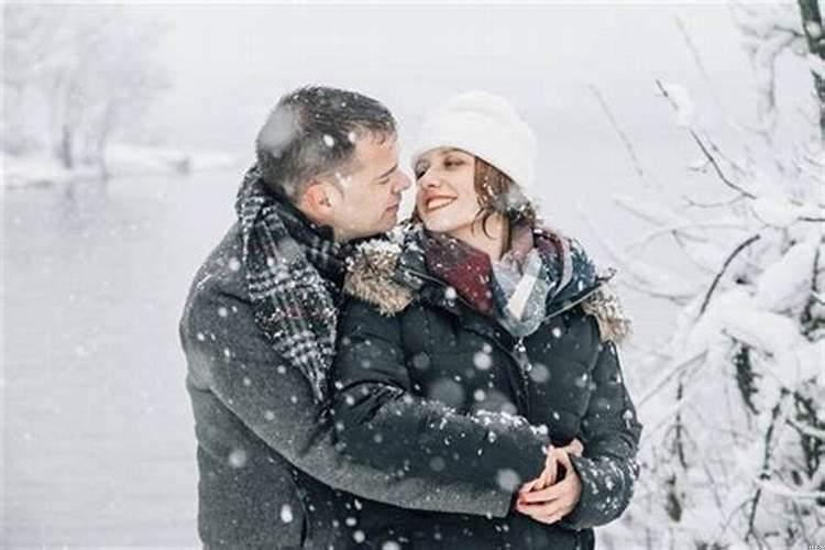 梦见和自己老婆亲热是什么意思？梦见老婆的预兆是什么