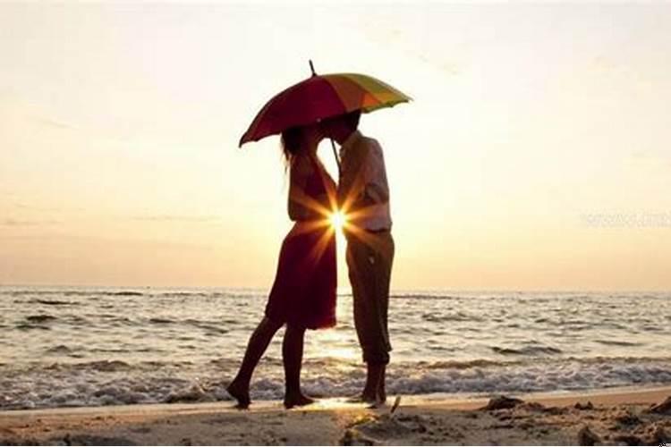 梦到和前任复合是怎么回事呢？连续几天梦到前任跟别人在一起