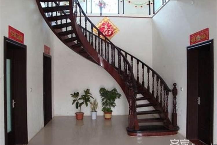 办公室门口正对楼梯风水化解