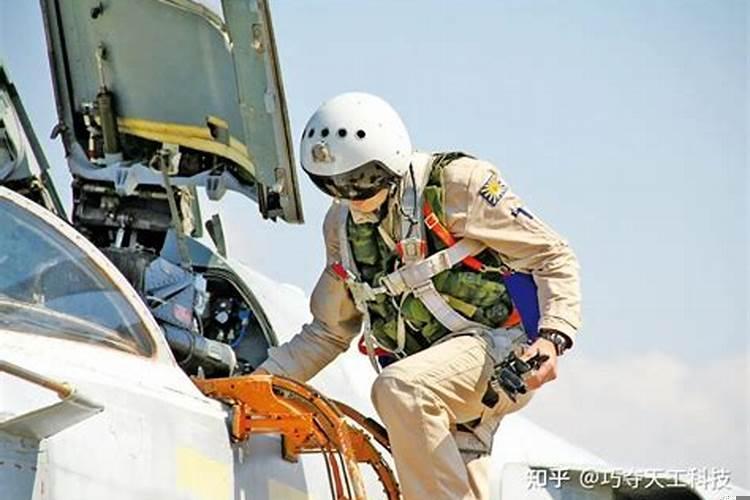 梦见飞行员开飞机(梦见吃饭是什么预兆周公解梦)