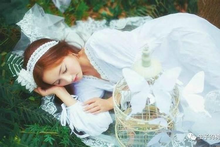 女人梦见被一个男人纠缠 梦到和女人纠缠什么意思啊