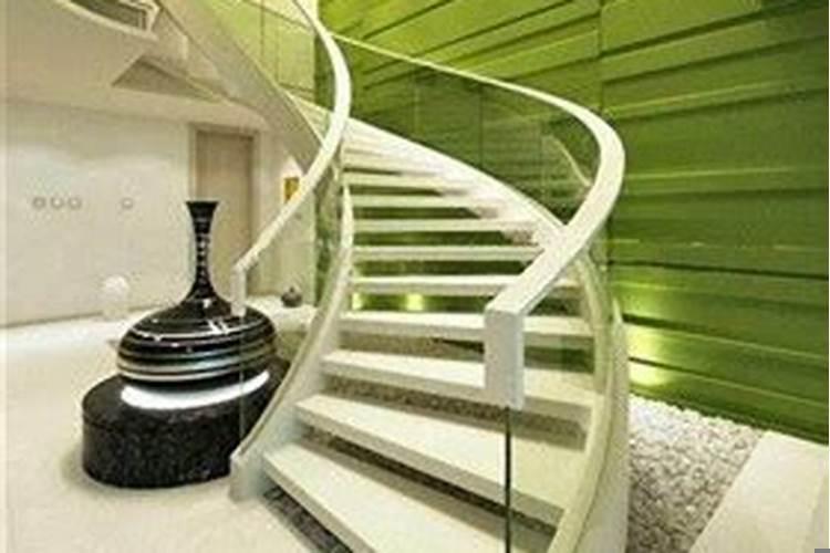 办公室门口正对楼梯风水化解