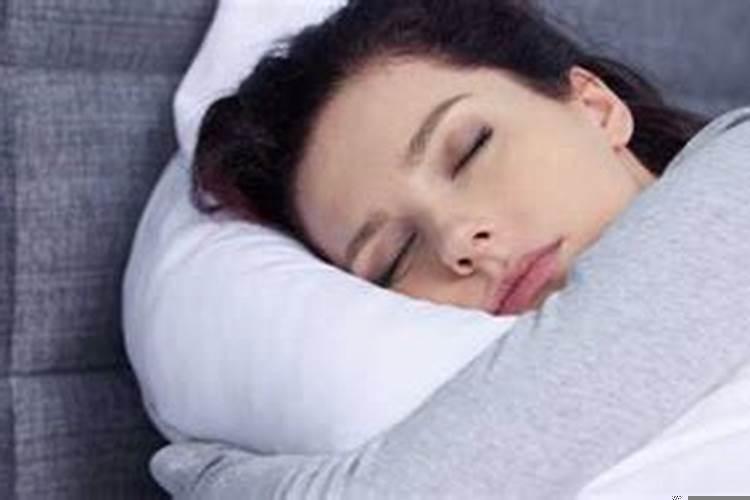 女人梦见活着的长辈死了什么意思？梦见亲人去世是什么预兆心理学