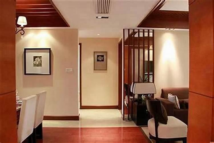 如何破解入户门正对客厅窗